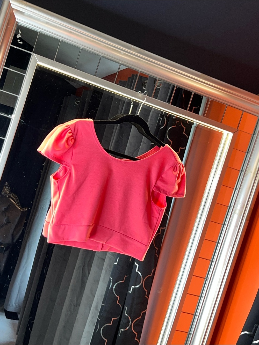 Regal Archival Open V-Back Button Detail Crop Top 💃